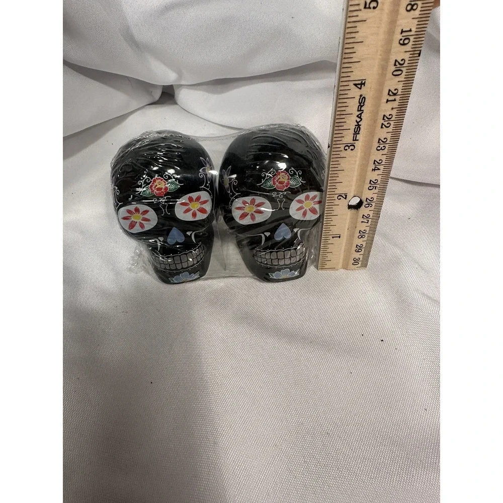 SUGAR SKULL salt & pepper shakers‎ BLACK
